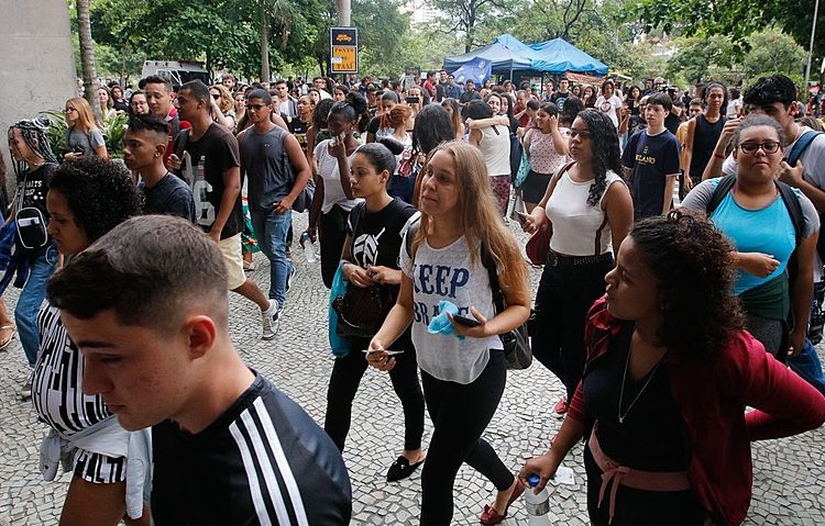 Redução da jornada é vital para juventude brasileira