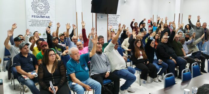 Trabalhadores do setor químico, plástico e fertilizantes recebem proposta patronal