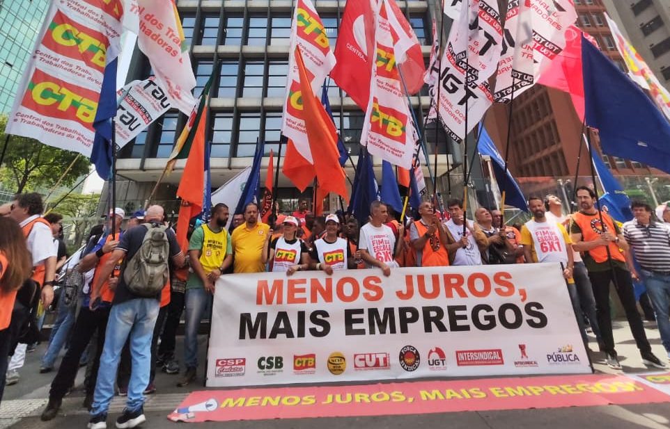 Centrais pressionam BC por redução urgente dos juros