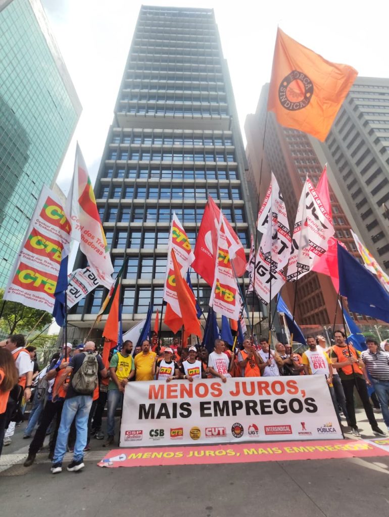 Centrais pressionam BC por redução urgente dos juros