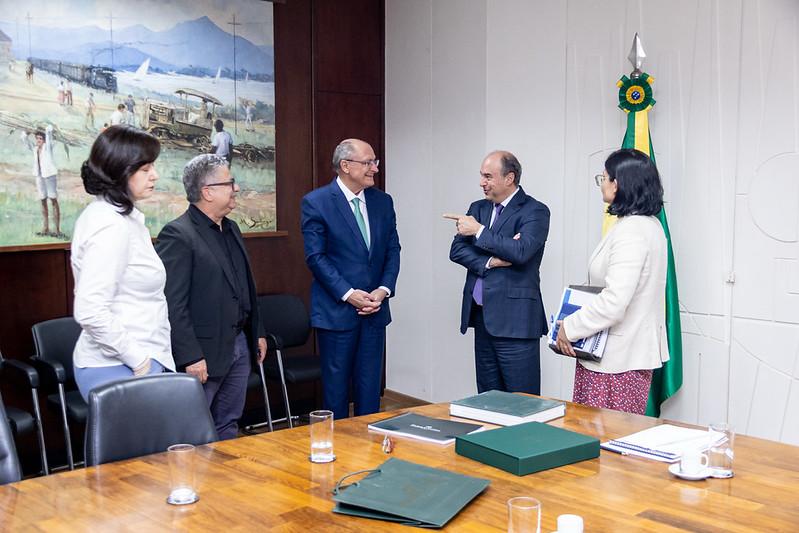 Serginho reforça reindustrialização em encontro com Alckmin e Faber-Castell