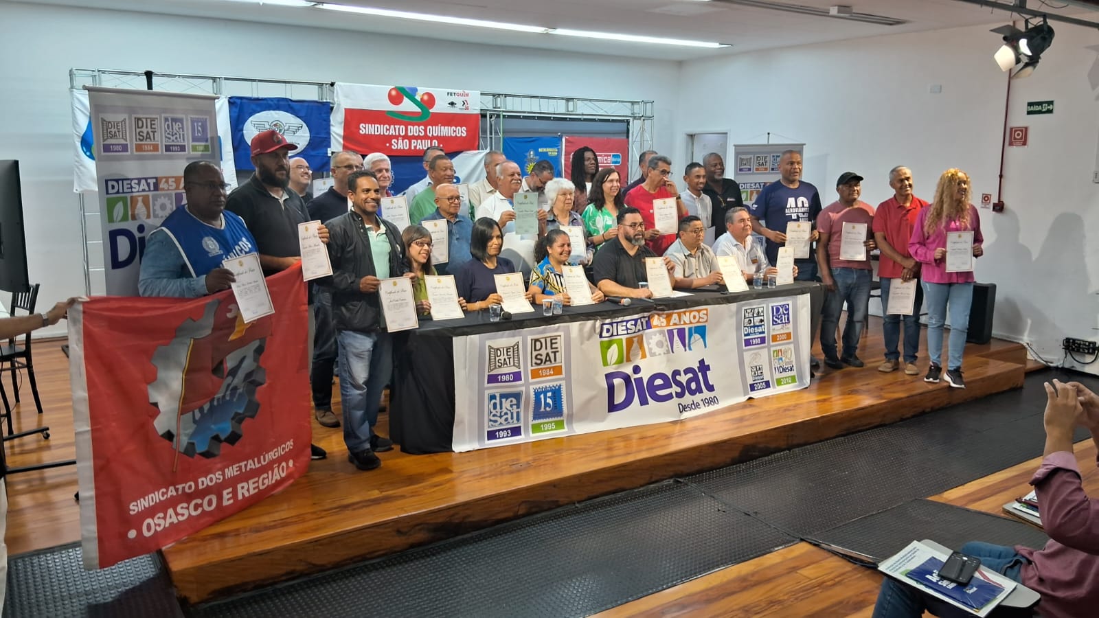 Químicos tomam posse na nova diretoria do DIESAT 2025–2028