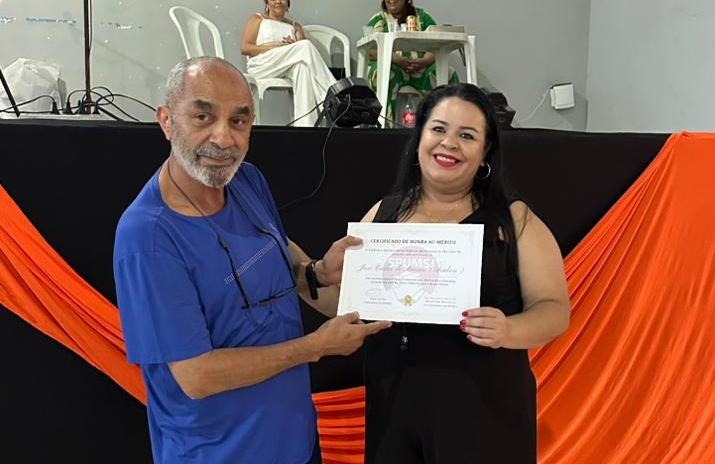 Arakém e Miguel Torres recebem certificados de honra ao mérito