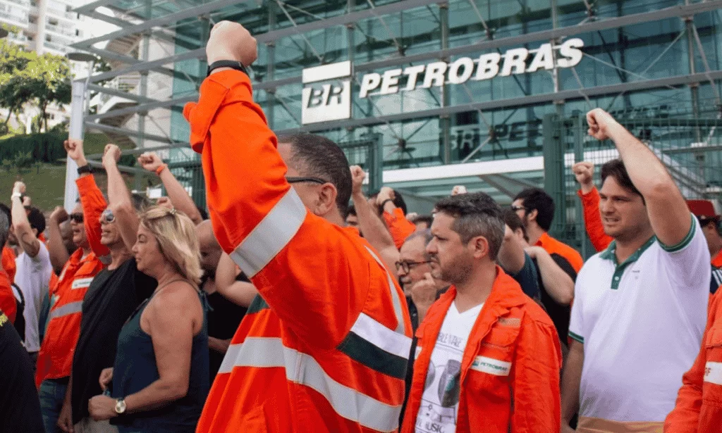 Todo apoio à greve dos petroleiros!