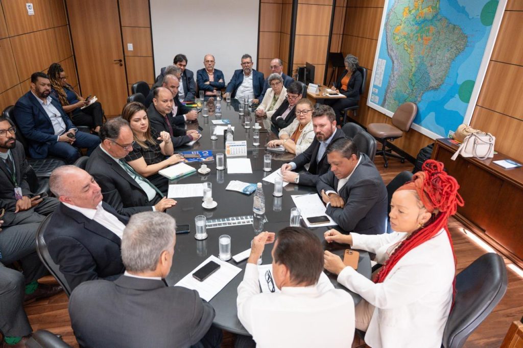 Centrais pressionam governo por fim do 6x1 e jornada de 40 horas