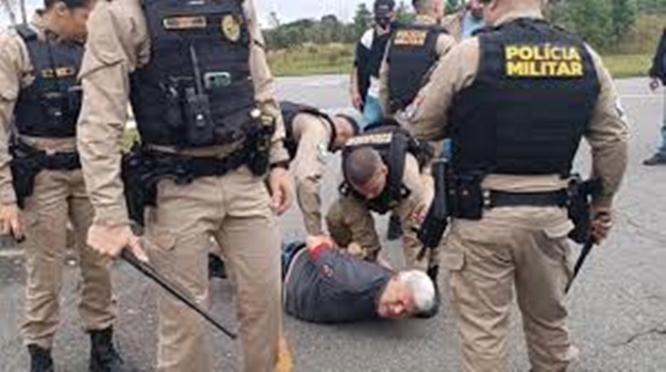 Repudio à truculência da Policia Militar do Paraná