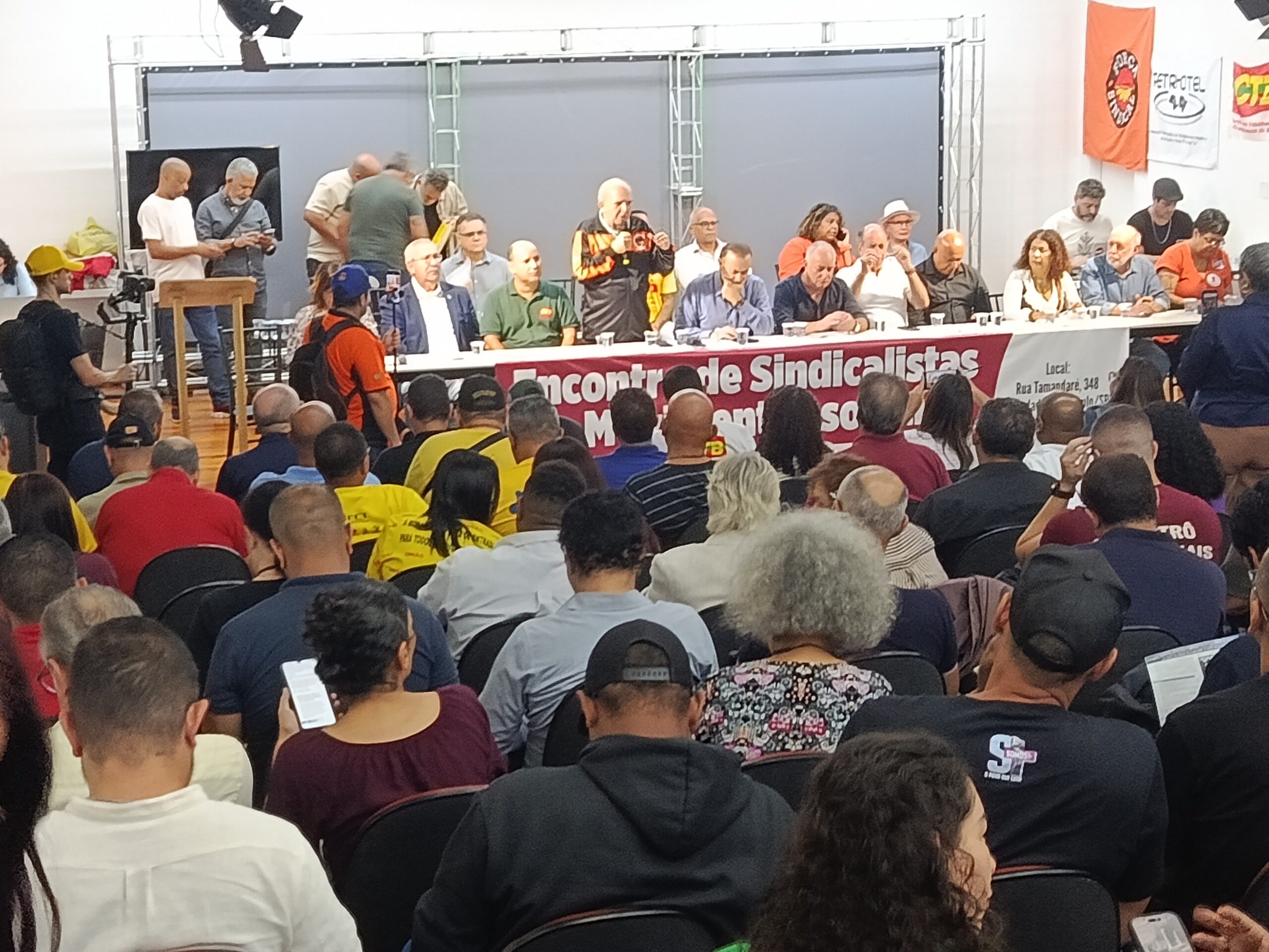 Sindicalistas e movimentos sociais debatem eleições 2026