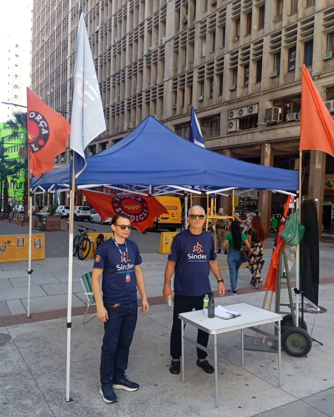 Sindec vai à Esquina Democrática para divulgar a conquista da isenção do IR