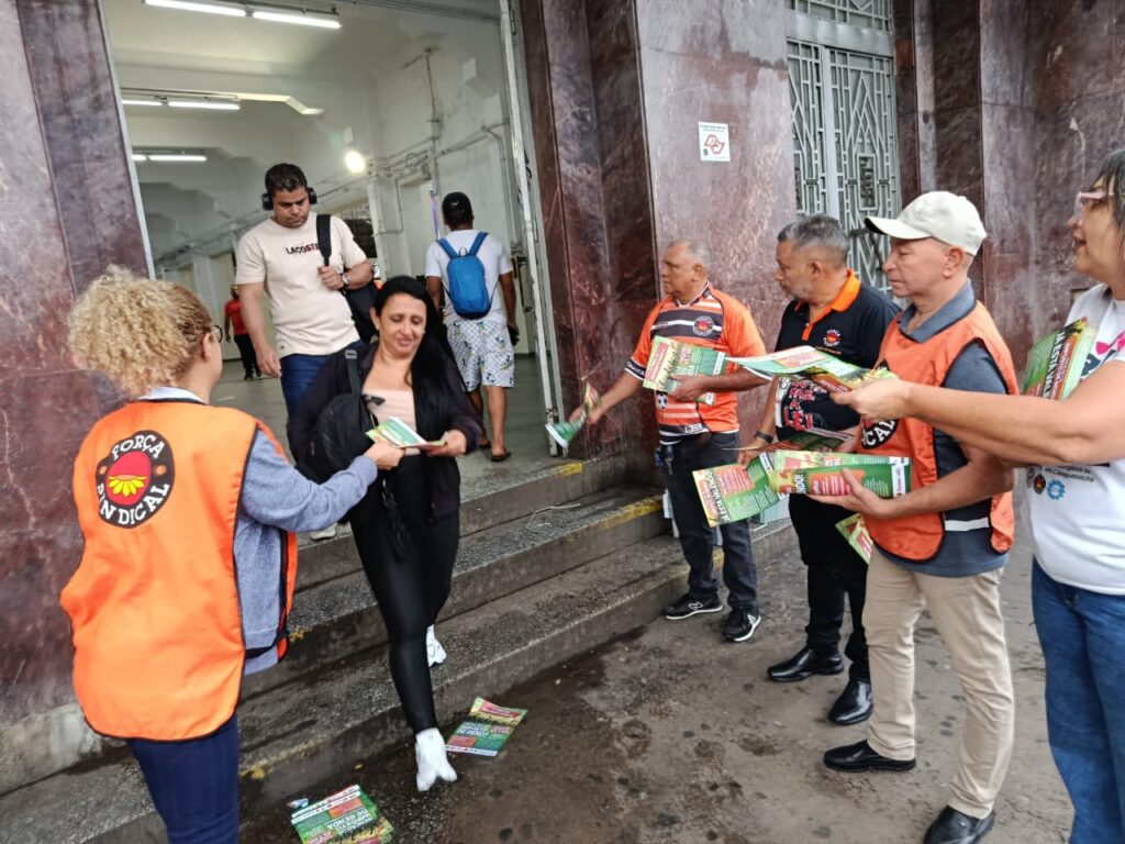 Panfletagem ressalta conquista da isenção do IR