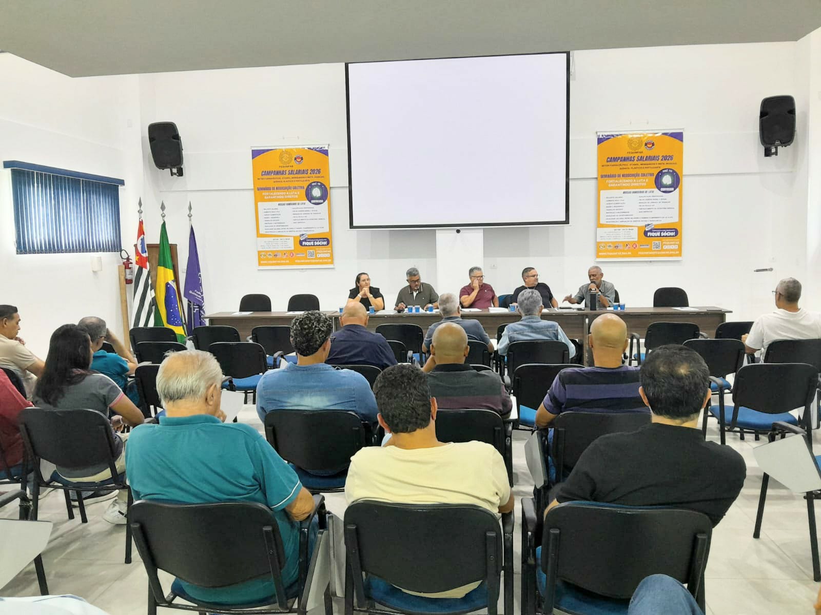 Seminário farmacêutico abre negociações coletivas de 2026