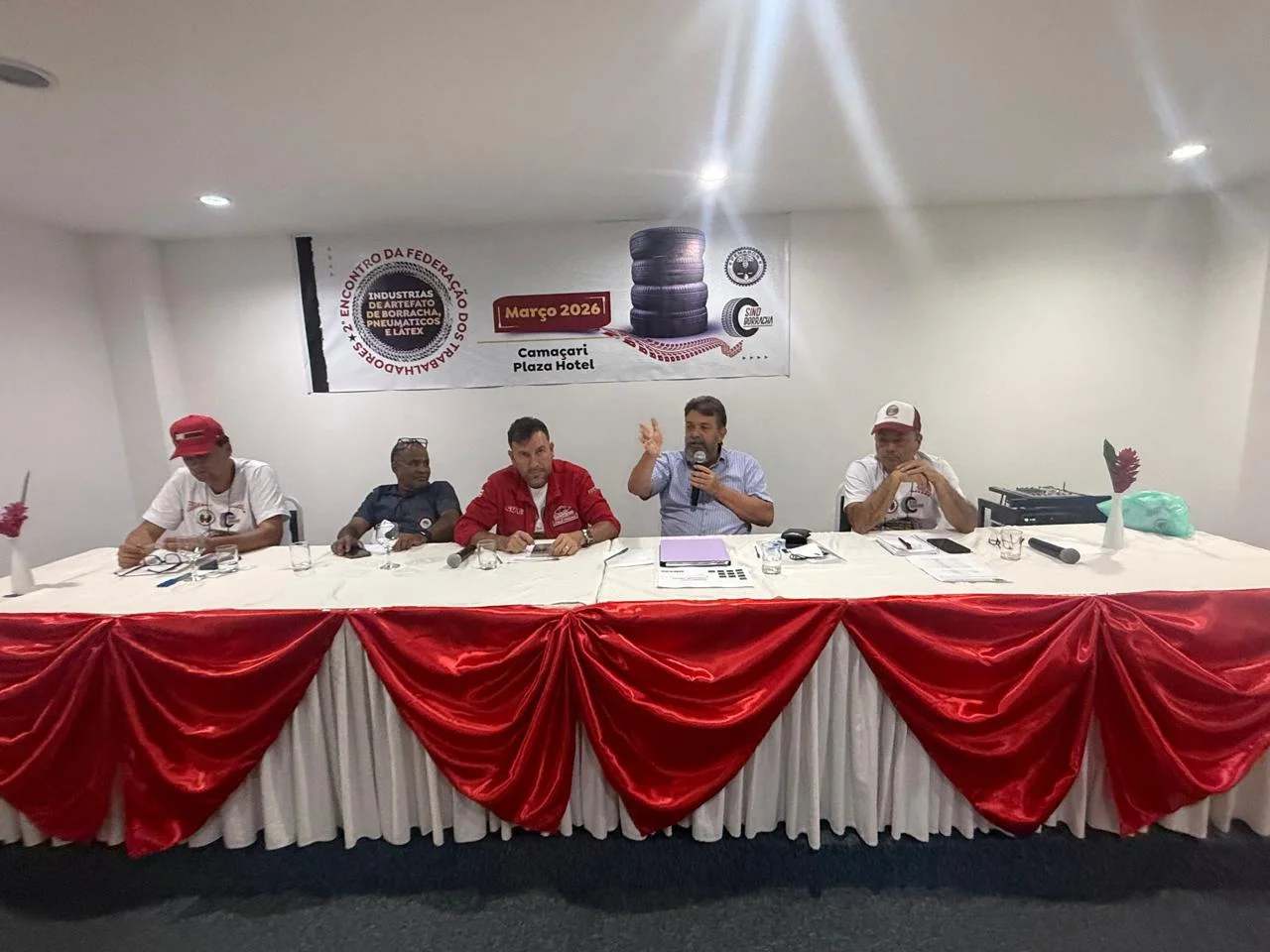 Fenabor debate crise do setor de pneus e plano de ação