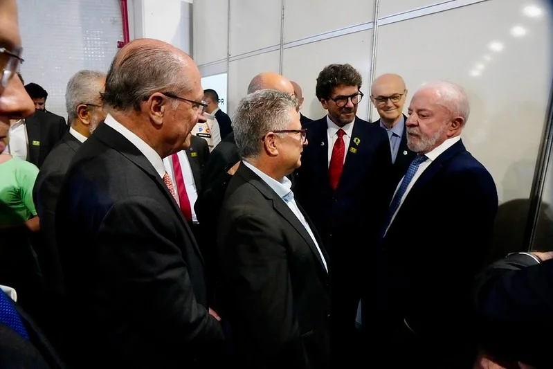 Químicos dialogam com Lula sobre fortalecimento do setor