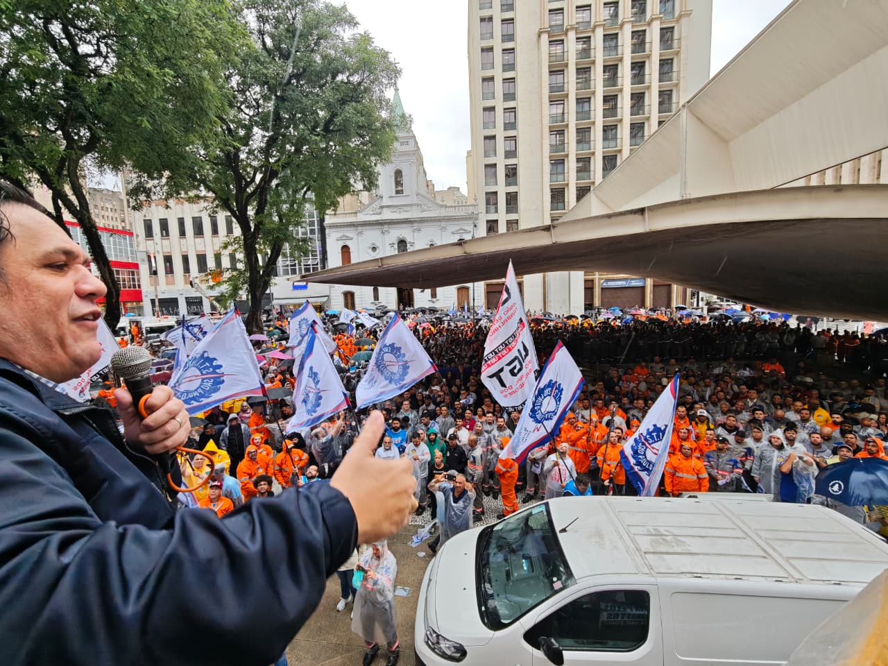 Eletricitários protestam contra caducidade da Enel em SP