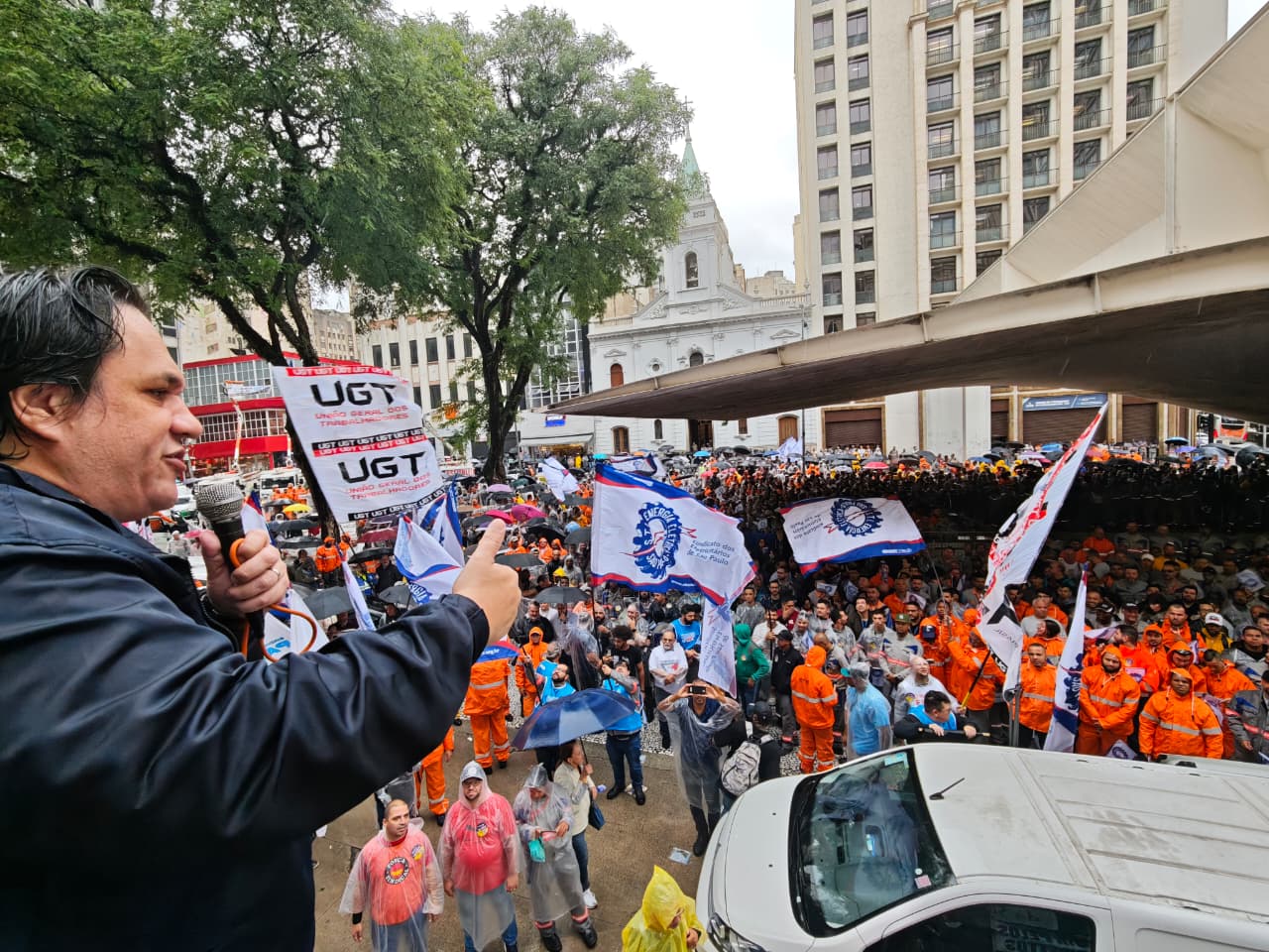 Eletricitários protestam contra caducidade da Enel em SP
