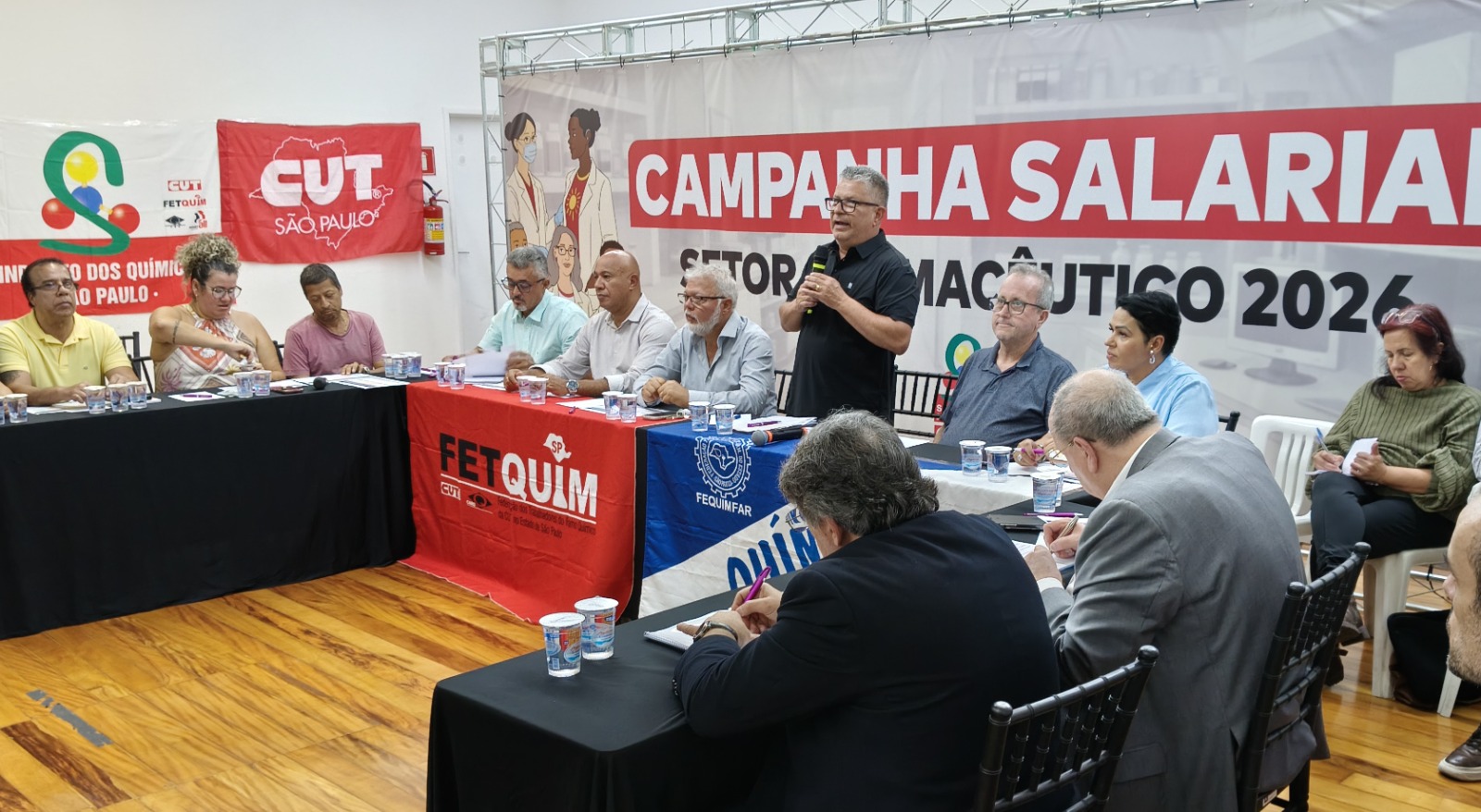 Farmacêuticos aprovam proposta com aumento real