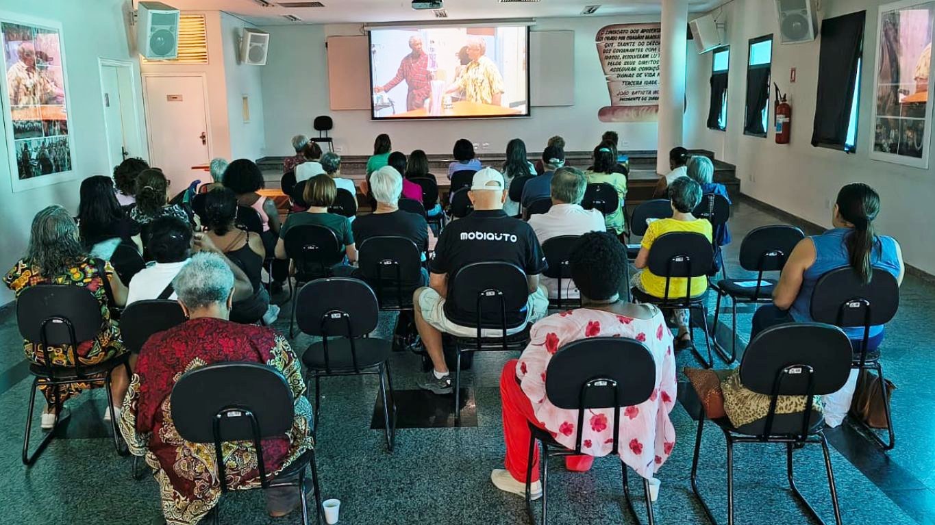 Sindnapi promove tarde de cinema e integração para associados e convidados