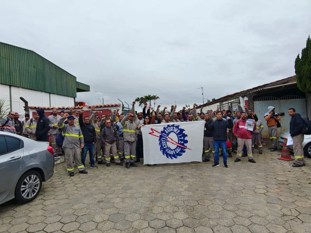 Eletricitários de SP mantêm mobilização e dia 28 pode começar greve