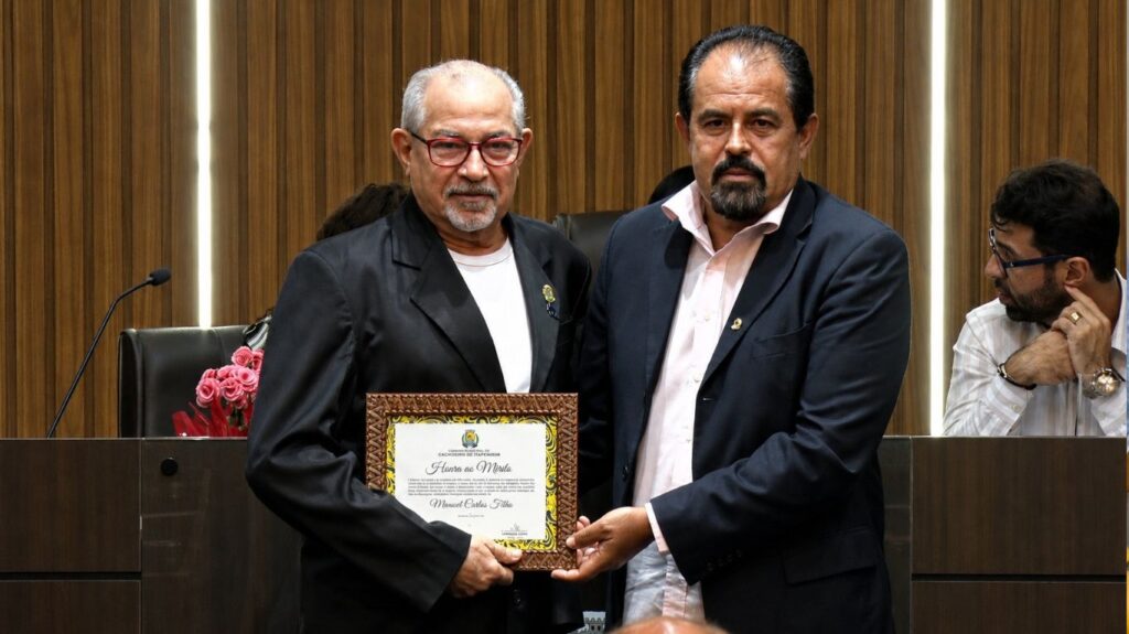 Guarapari homenageia dirigente do Sindnapi