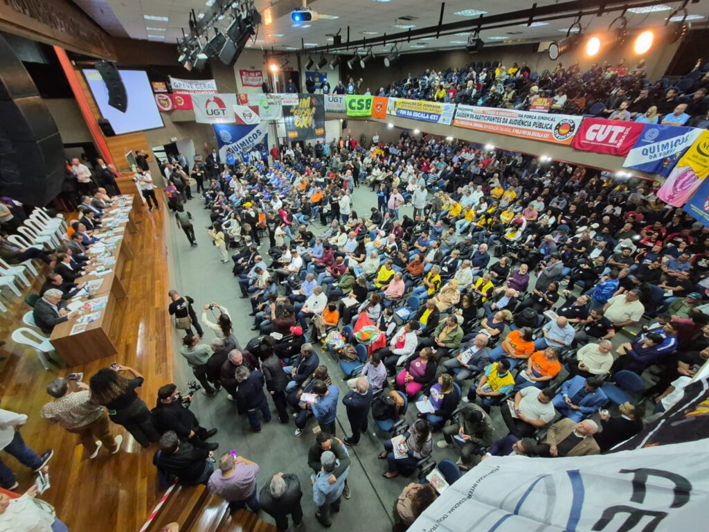 Debate sobre escala 6x1 mobiliza trabalhadores em SP; ao vivo