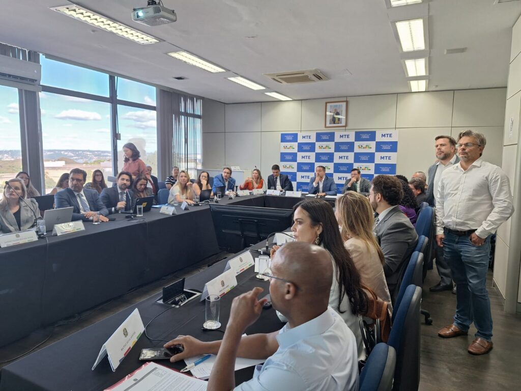 Força Sindical participa de debate sobre trabalho decente em grande eventos
