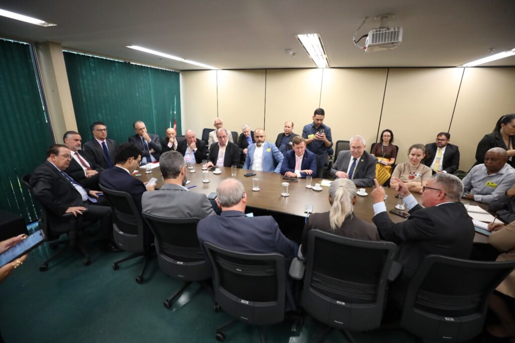 Centrais sindicais avançam debate sobre redução da jornada