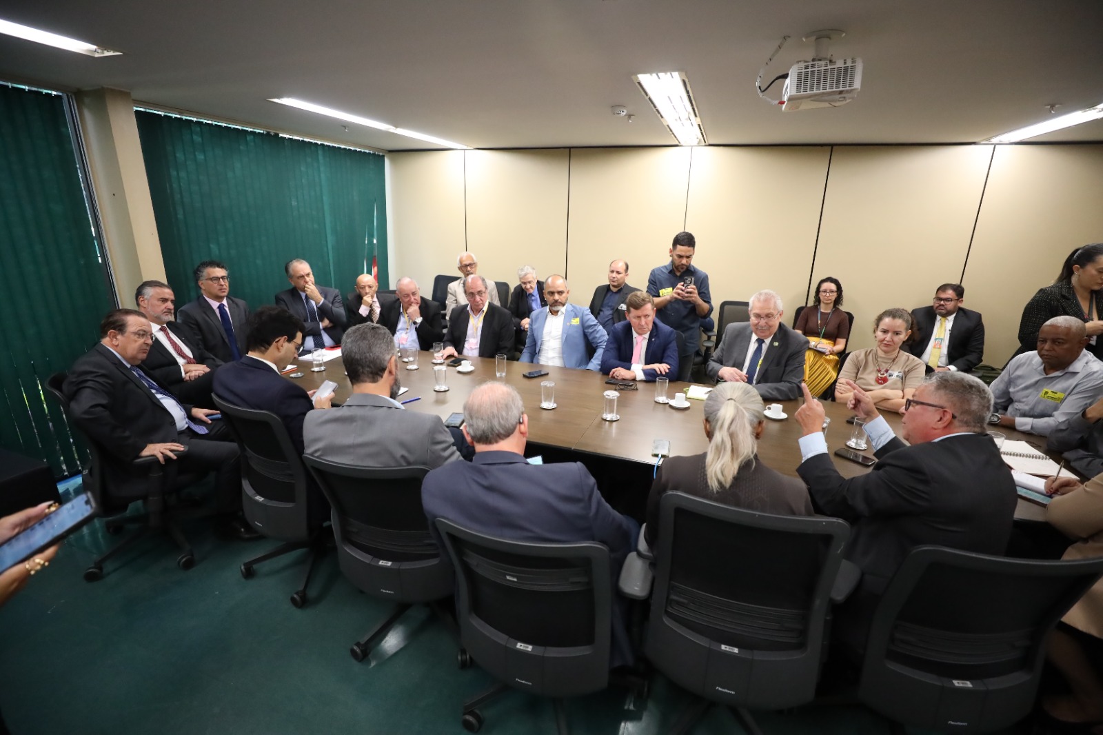 Centrais sindicais avançam debate sobre redução da jornada