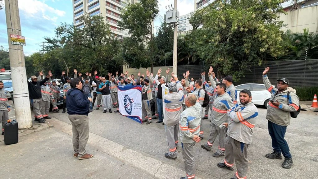 Greve é suspensa e eletricitários mantêm mobilização
