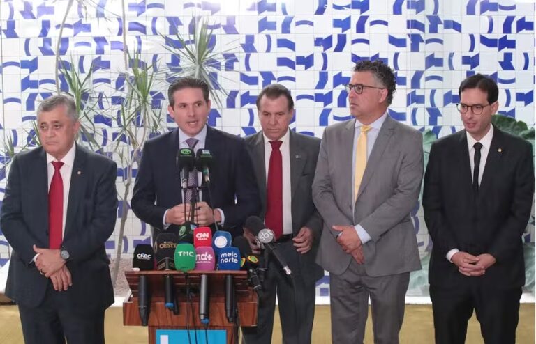 Transição para jornada de 40 horas terá prazo de um ano