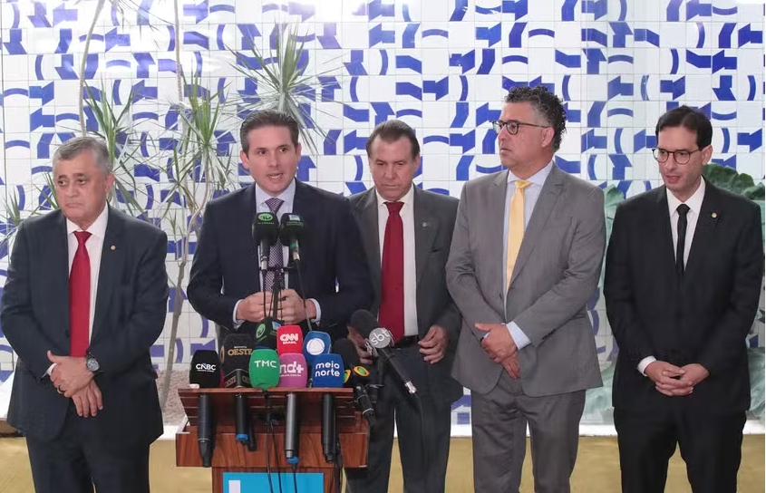 Transição para jornada de 40 horas terá prazo de um ano