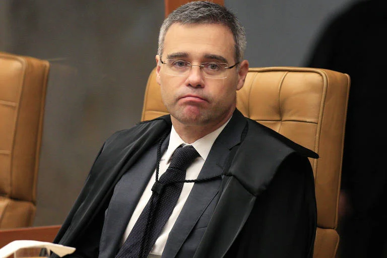 Mendonça suspende multas da NR-1 sobre riscos psicossociais
