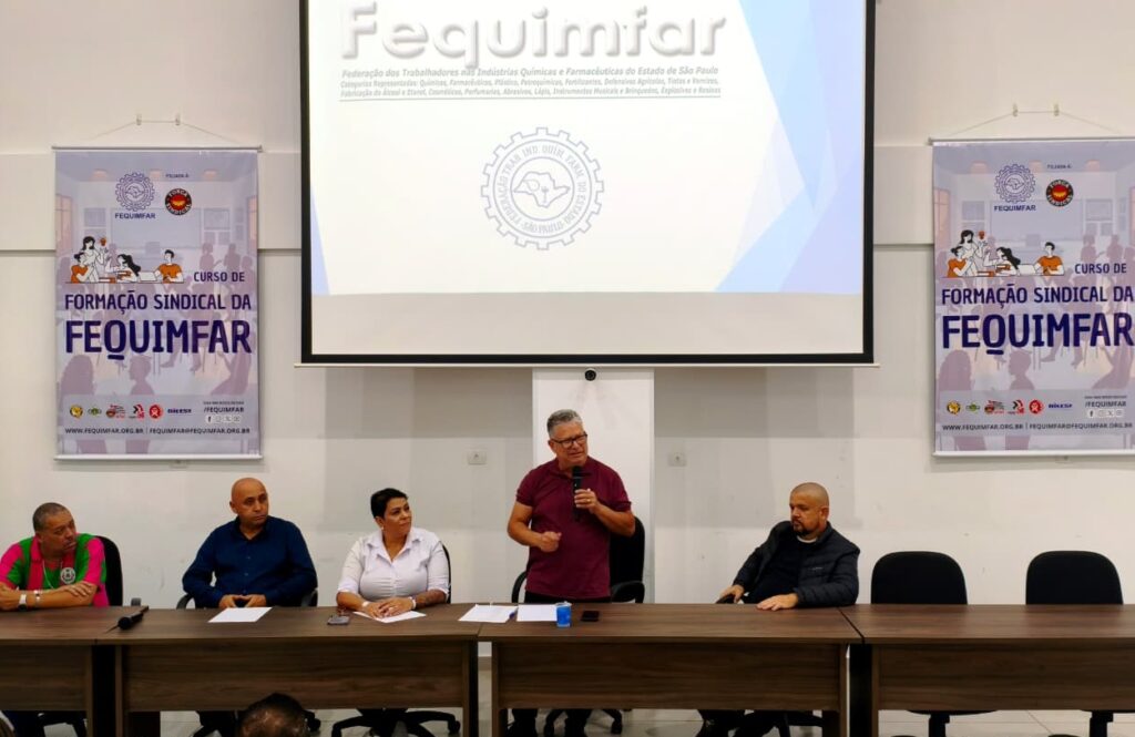 FEQUIMFAR debate desafios do trabalho e da democracia