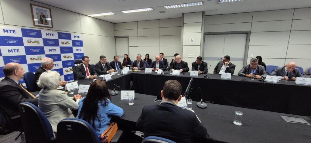 GT tripartite encerra debates sobre trabalho em feriados no comércio