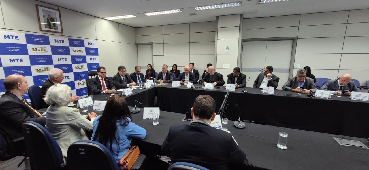 GT tripartite encerra debates sobre trabalho em feriados no comércio