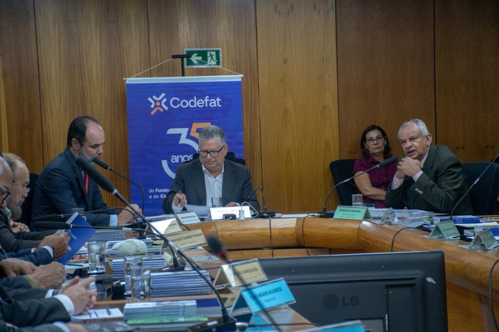 CODEFAT aprova orçamento de 2027 e lança livro do FAT
