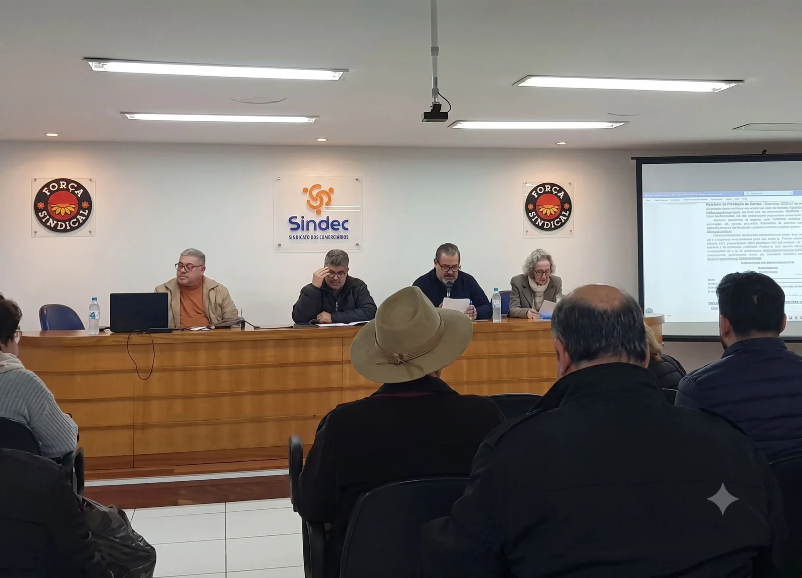 Comerciários do RS aprovam prestação de contas do Sindec-POA em assembleia