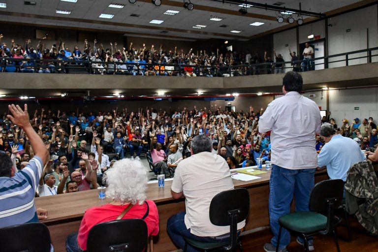 Enel apresenta proposta final e assembleia decide acordo