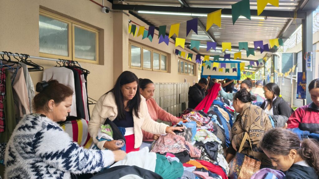 Varal Solidário entrega agasalhos a famílias em Guarulhos, dia 7