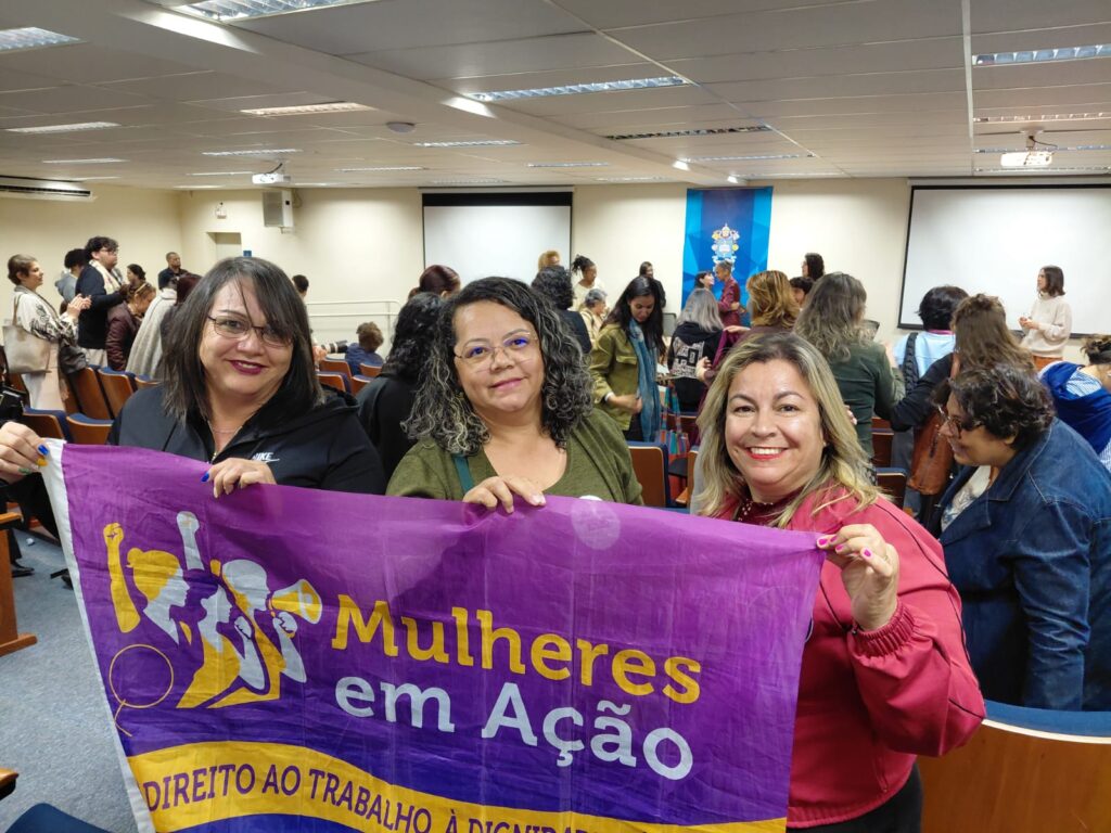 Diretoras metalúrgicas participam de seminário pela paz
