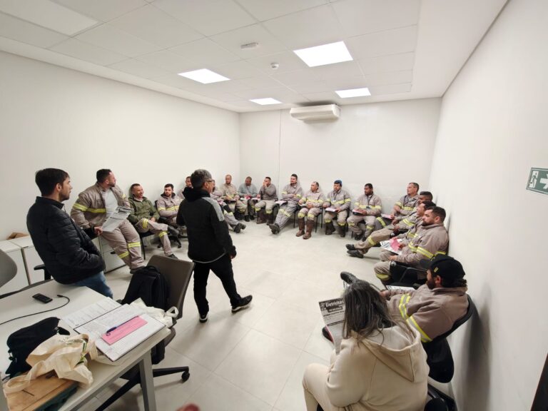 Sindicato amplia diálogo e mobiliza eletricitários nas bases