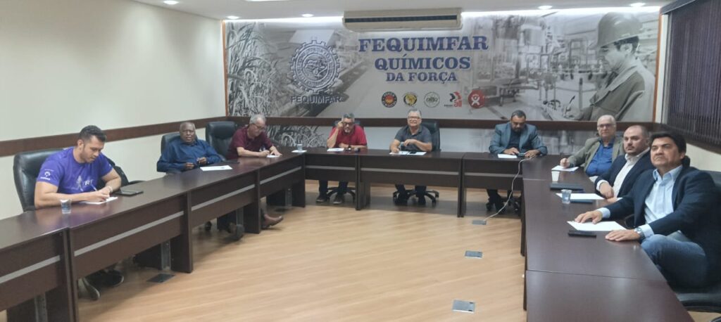 FEQUIMFAR debate medidas para preservar empregos na Mosaic
