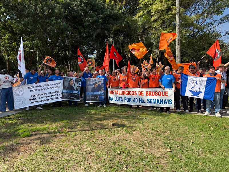 Ato em Santa Catarina reforça luta pela jornada de 40 horas