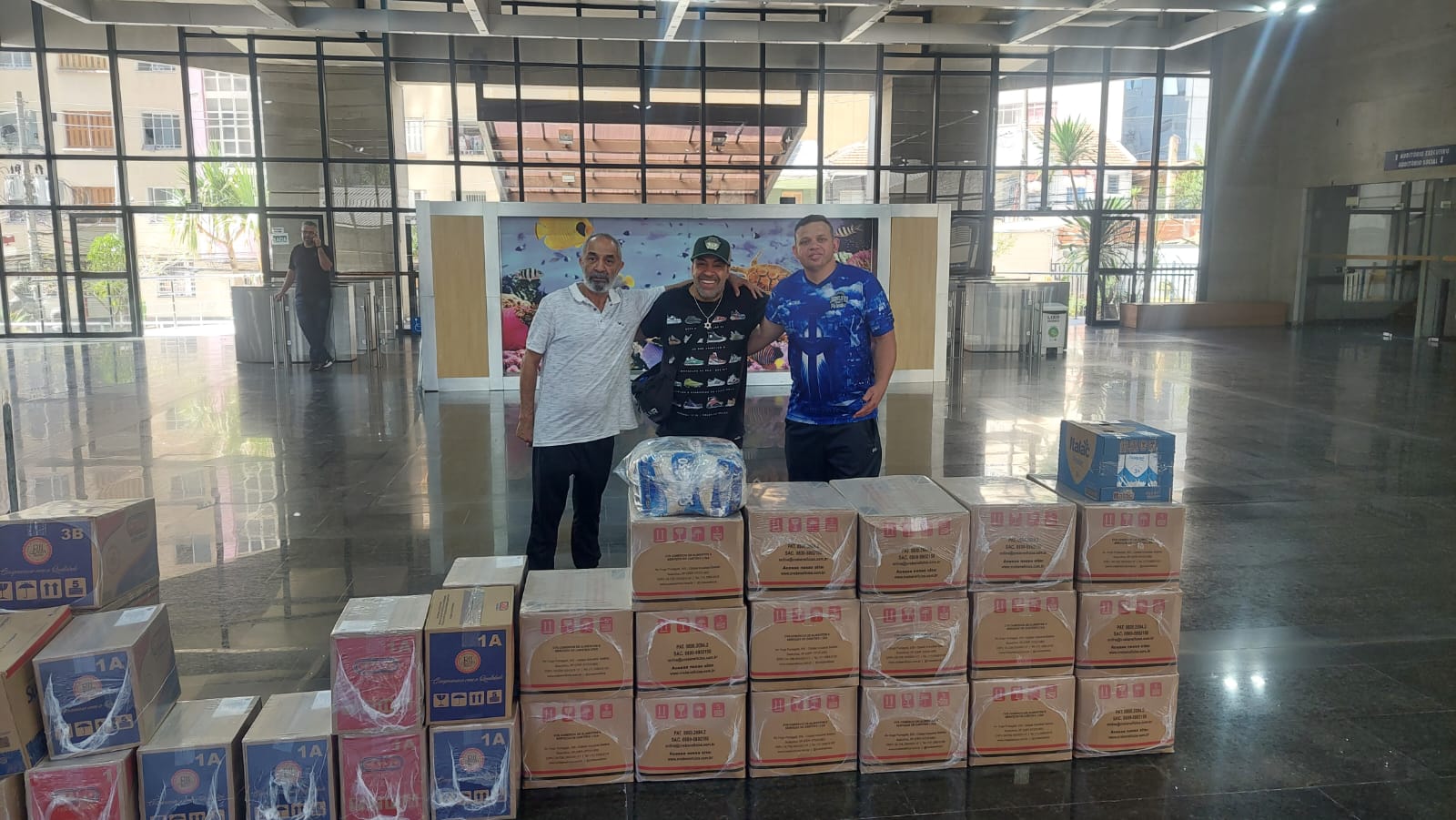 Metalúrgicos SP doam 2,5 toneladas de alimentos e roupas