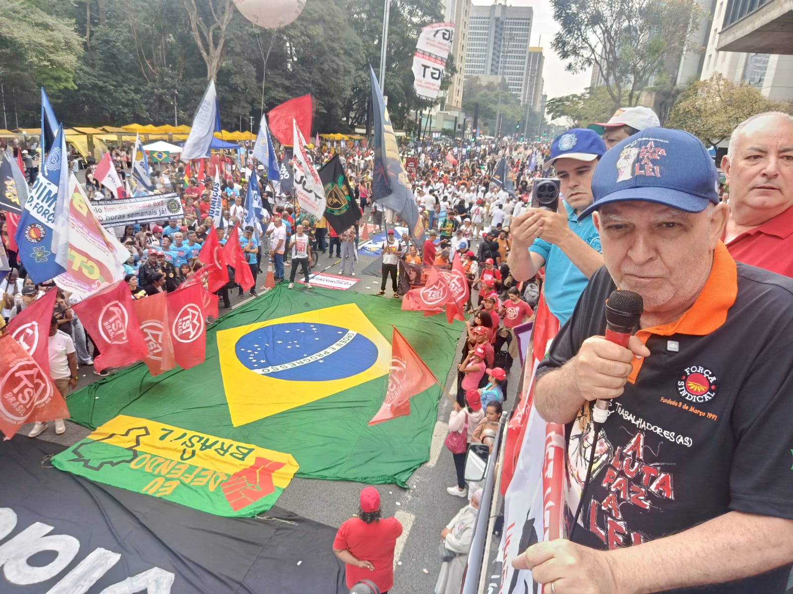 Ato na Paulista reforça luta pelo fim da escala 6×1