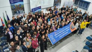 Congresso da FEQUIMFAR debate trabalho e democracia