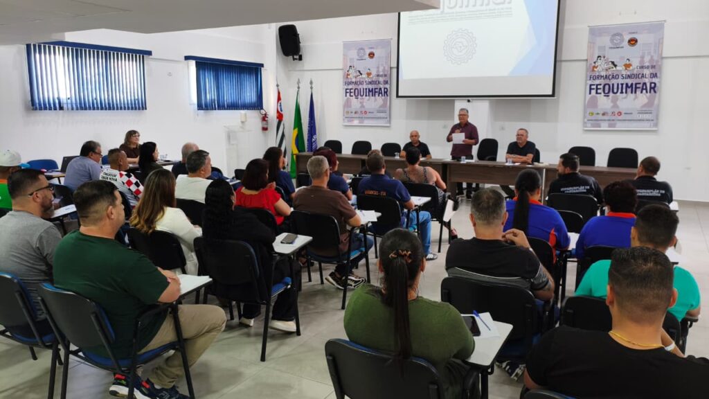 FEQUIMFAR prepara novos dirigentes para atuação sindical