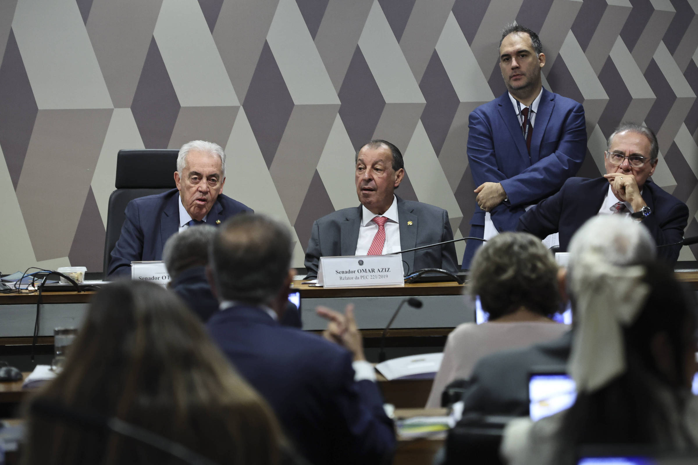CCJ do Senado aprova texto-base favorável ao fim da escala 6×1