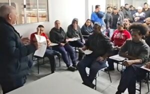 Miguel debate redução da jornada com trabalhadores da Delga